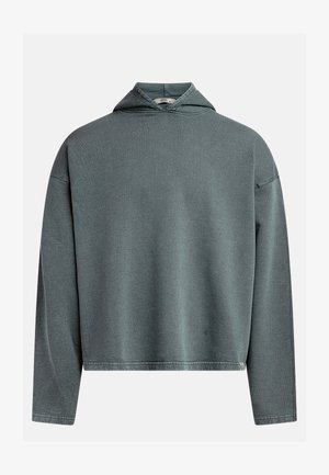Haut à capuche court gris-vert en tissu texturé, avec des manches longues et une capuche triangulaire. Dispose d'un ourlet cousu et d'une étiquette sur le côté.