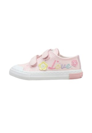 Zapatilla infantil rosa con dos tiras de velcro, suela blanca, decoraciones florales y "Love" bordado en colores pastel en el lateral.