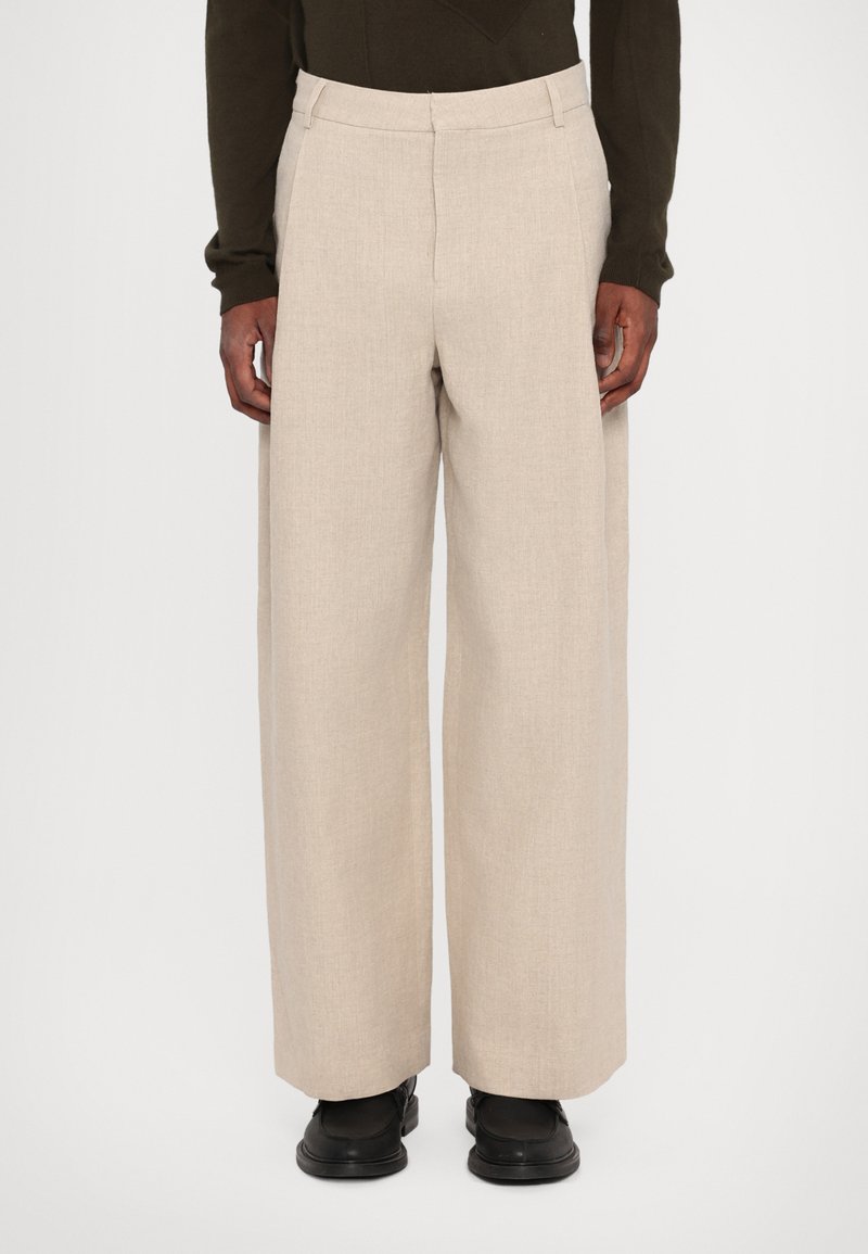 Holzweiler - ALEX ONE PLEAT TROUSER - Pantalon classique - ecru, Agrandir