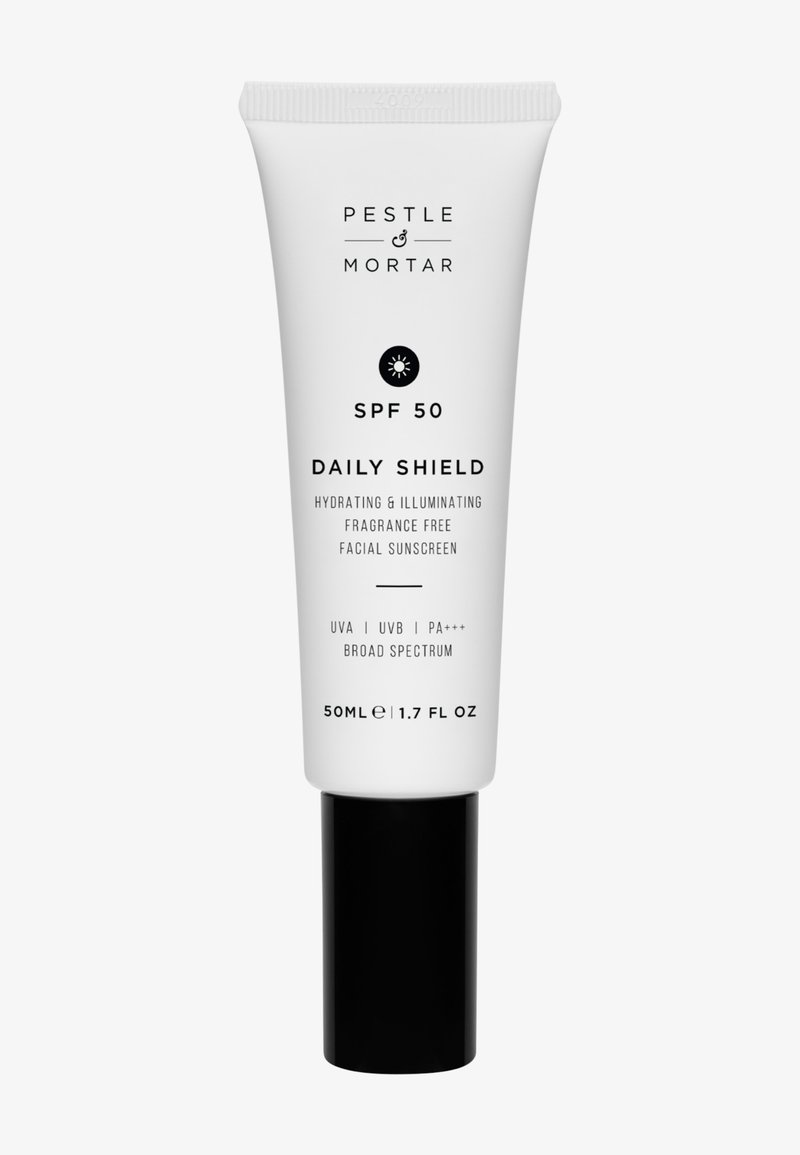 Tube de crème solaire visage Pestle & Mortar Daily Shield, SPF 50, hydratante, illuminatrice, sans parfum, protection à large spectre UVA/UVB, 50 ml.
