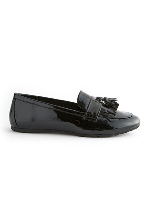 FOREVER COMFORTÂ® CLEATED TASSEL LOAFERS - Loaferit/pistokkaat - black patent