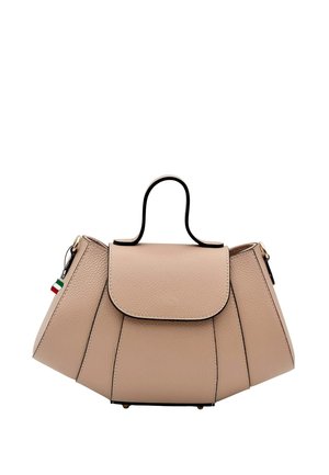 Sac à main en cuir structuré beige avec poignée supérieure, rabat avant, panneaux latéraux et petit détail de tirette de fermeture éclair drapeau italien.