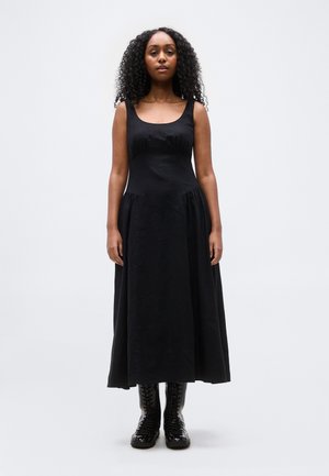 SHIRRED DRESS - Päevakleit - true black