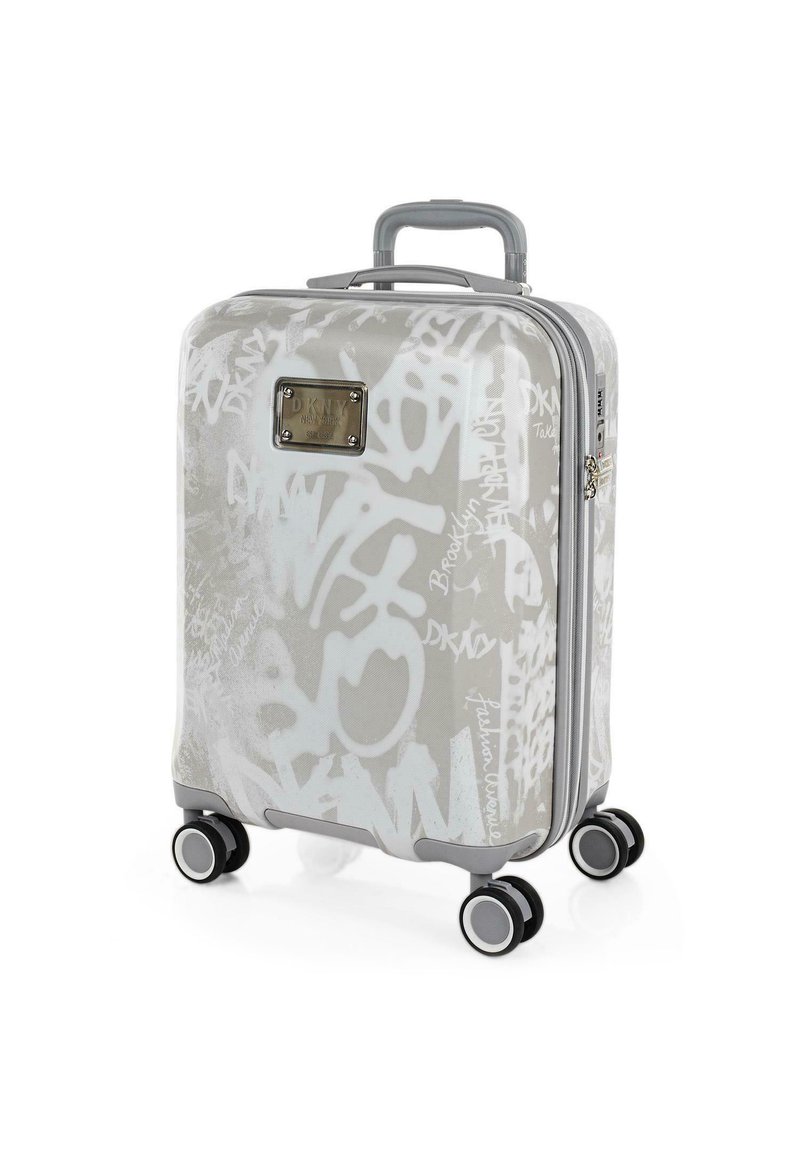 Maleta dura de color gris claro con patrón de graffiti blanco, asa retractable y cuatro ruedas negras con acentos plateados.