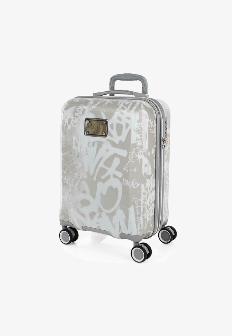 Maleta dura de color gris claro con patrón de graffiti blanco, asa retractable y cuatro ruedas negras con acentos plateados.