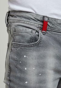 Thumbnail Image 9
