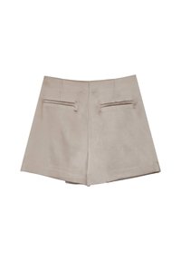 Pantaloni corti beige in suede a vita alta con due tasche posteriori orizzontali a fessura e una cucitura centrale sul retro.