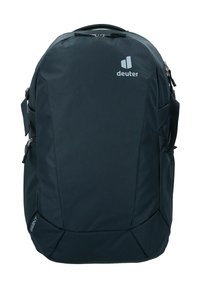 Mochila azul oscuro con una tela lisa y duradera. Cuenta con un gran compartimento principal, un bolsillo delantero con cremallera y el logo exhibido de manera prominente.