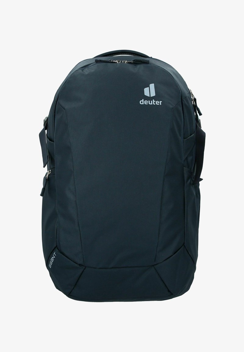 Mochila azul oscuro con una tela lisa y duradera. Cuenta con un gran compartimento principal, un bolsillo delantero con cremallera y el logo exhibido de manera prominente.