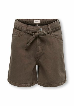 Short en denim marron avec poches avant et ceinture en tissu nouée à la taille sur fond blanc.