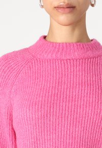 ONLY Petite ONLJADE - Stickad tröja - strawberry pink