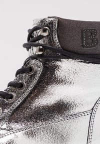 Buffalo London Botines con plataforma - silver-coloured