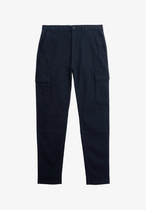 Pantaloni cargo navy in tessuto misto cotone, con numerose tasche laterali, chiusura con bottone e design delle gambe affusolato. Texture liscia.