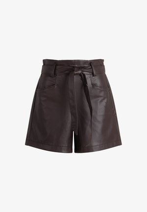 Braune Kunstleder-Shorts mit einem Gürteltaille, vier Taschen und einer glatten Textur. Sie haben eine taillierte Passform mit umgeschlagenem Saum.
