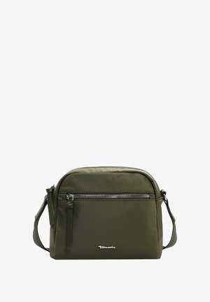 Olivgrüne Nylon-Crossbody-Tasche mit einem mit Reißverschluss versehenen Hauptfach, vorderer Reißverschlusstasche und verstellbarem Riemen; ausgestattet mit silberfarbenen Logo-Beschlägen.