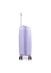 Maleta rígida en morado claro con lunares blancos, que cuenta con un asa retráctil y cuatro ruedas negras para una fácil movilidad.