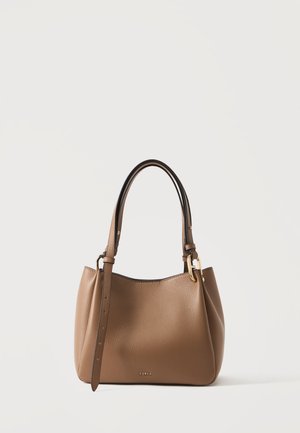Borsa a mano in pelle marrone con due manici e tracolla regolabile, con dettagli dorati e logo Furla sul davanti.