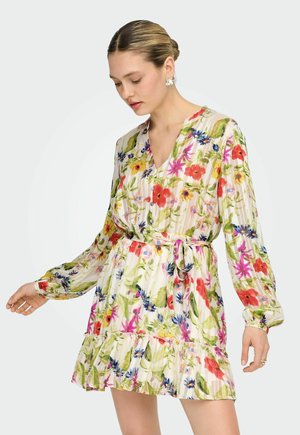 ONLAVERY KURZES - Vestito casual - eggnog