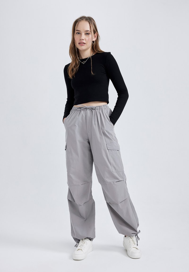 DeFacto Longsleeve zwart DeFacto Longsleeve zwart