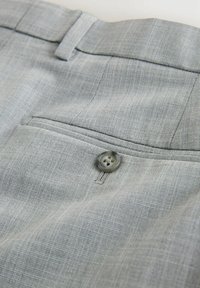 Next REGULAR FIT - SLIM FIT MOTIONFLEX TEXTURED SUIT TROUSERS  . - Pantalón de traje - grey