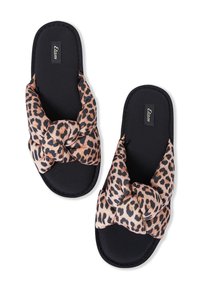 Pantofole nere con lacci in tessuto leopardato di grandi dimensioni sulla parte superiore e suole interne morbide e imbottite.