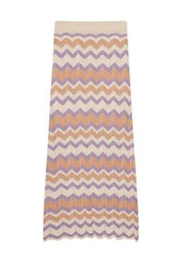Falda de punto con diseño en zigzag que presenta franjas alternas de crema, naranja y lavanda. El dobladillo con borde ondulado añade textura e interés visual.