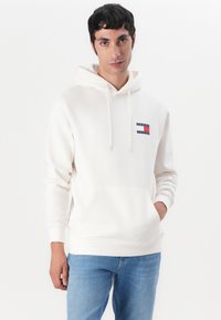 Tommy Jeans REG ESSENTIAL FLAG EXT - Sweatshirt - ancient white