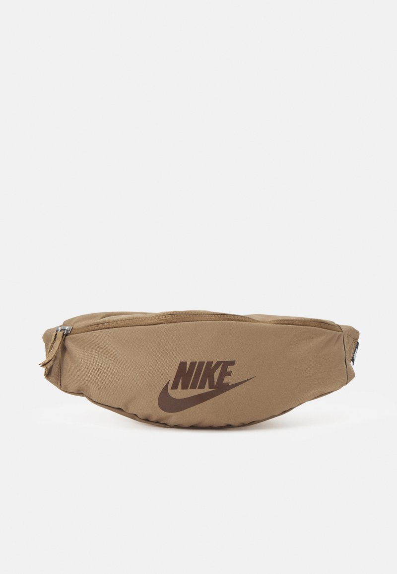 Nike Sportswear HERITAGE WAISTPACK UNISEX - Bolsa de cintura - dark driftwood/dark driftwood/cacaowow