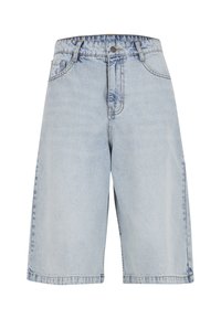Lyseblå denimshorts med en afslappet pasform, der har en linning, forlommer og synlige syningsdetaljer langs kanterne.