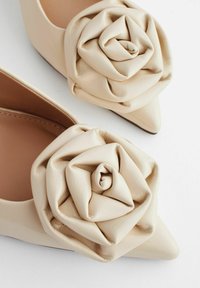 Next FOREVER COMFORT CORSAGE SLINGBACK - Avokkaat - bone