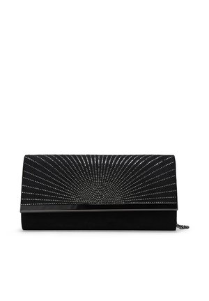 Bolso de mano negro en ante con cierre metálico, que presenta un patrón adornado de tachuelas plateadas que irradian desde el centro. Compacto y rectangular.