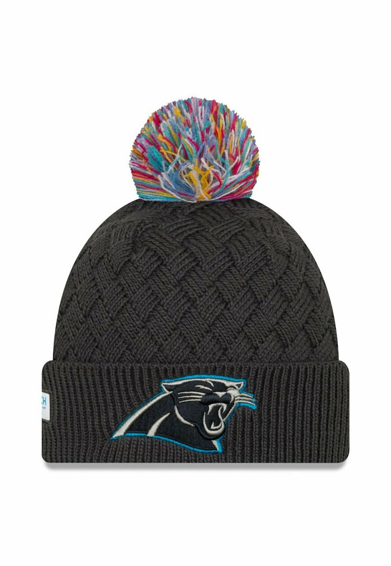 Beanie nero lavorato a maglia con una trama testurizzata, dotato di un pompon multicolore e del logo ricamato dei Carolina Panthers in blu e bianco.