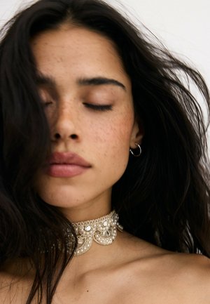 Stradivarius, SET OF 2 MIRROR CHOKER NECKLACES - Kaulakoru - gold-coloured
