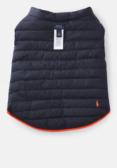Marineblauer Puffer-Weste mit horizontaler Steppung, oranger Einfassung am Saum und kleinem gesticktem Logo. Verfügt über ein Etikett am Kragen.