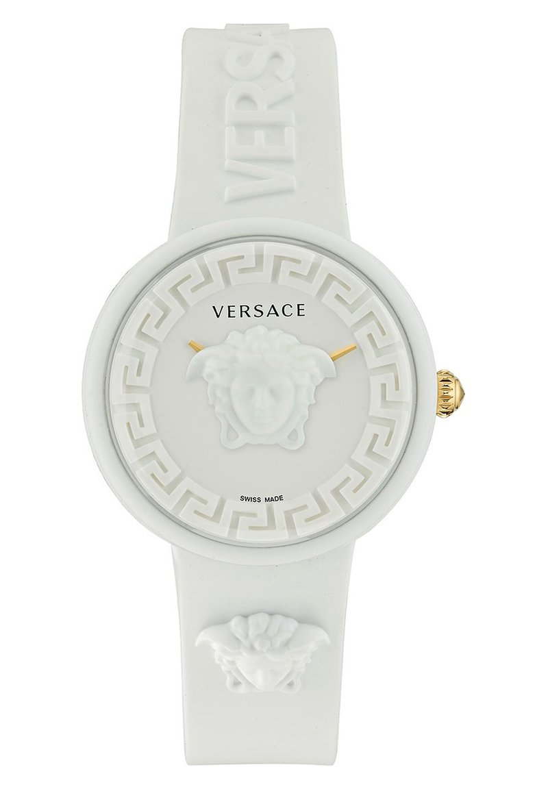Montre en silicone blanche avec un motif de clé grecque en relief, dotée d'une tête de Méduse centrale, d'accents dorés et du texte "SWISS MADE". Marque Versace.