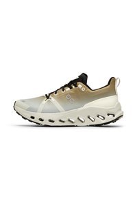 Scarpa da corsa leggera con tomaia in mesh degradé beige a grigio, intersuola bianca, lacci neri e distintivi pod di ammortizzazione sulla suola.