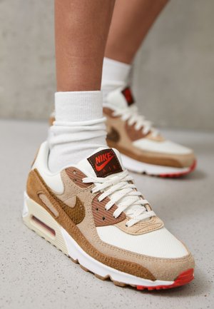 Nike Sportswear W AIR MAX 90 SE AMD biały