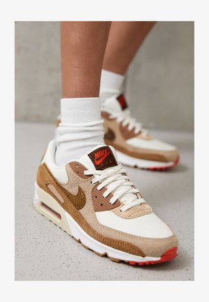 Nike Sportswear W AIR MAX 90 SE AMD biały