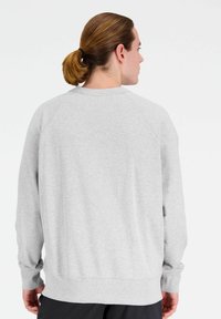 New Balance GRAPHIC CREW - Sudadera - athletic grey