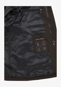 Valittu, terra brown