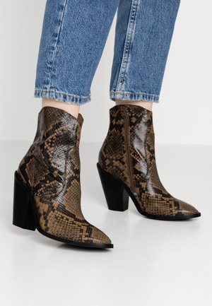 Enkellaarsjes met hoge hak - brown