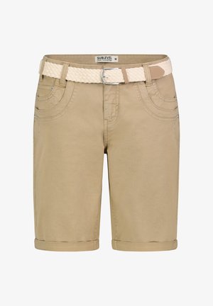 Beige knielange shorts met omgeslagen zomen, voor- en achterzakken, riemlussen en een gevlochten crèmekleurige riem met zilveren gesp.