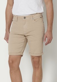 Koroshi BERMUDA STRETCH REGULAR COLORS BERMUDA STRET - Jeansshorts - beige
