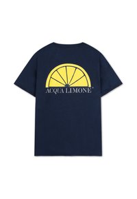 Mörkblå bomull T-shirt med en gul citronskiva grafik och texten "ACQUA LIMONE" på baksidan. Avslappnad passform, korta ärmar.