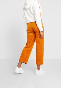 Monki Pantaloni - mustard yellow