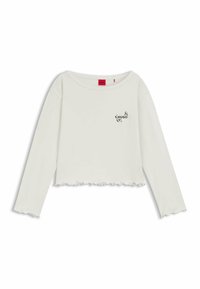Witte cropped longsl sleeve shirt van zacht materiaal, met een ronde halslijn en een gerimpelde zoom. Het heeft een klein zwart "HUGO" logo op de borst.