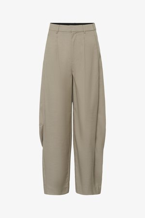 Pantalon beige taille haute à jambes larges avec plis, passants pour ceinture et fermeture éclair à l'avant, présenté sur un fond blanc.
