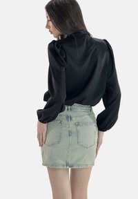 Elara Maglietta a manica lunga - schwarz