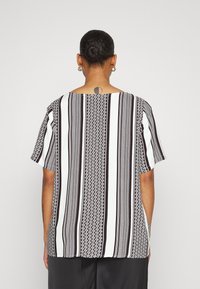 ONLY Carmakoma Blouse - black