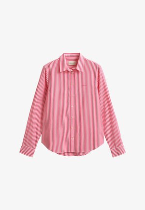 Chemise à manches longues à boutons avec des rayures verticales roses et blanches et un col, marquée d'un petit logo sur le côté gauche de la poitrine.